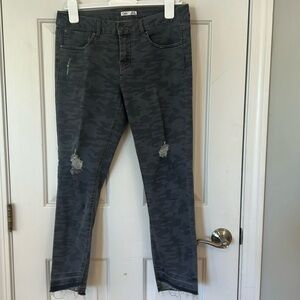 Dex cropped camo jeans